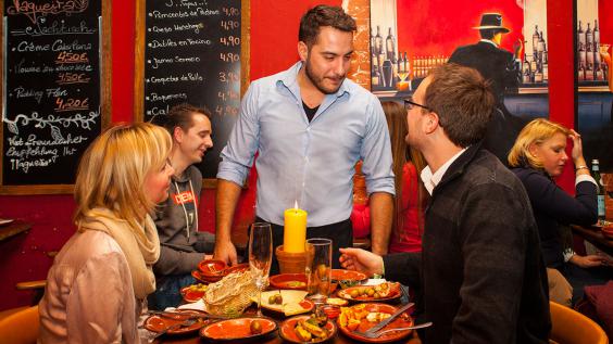 Joel, gastgeber Vagueira Tapas Bar Hamburg